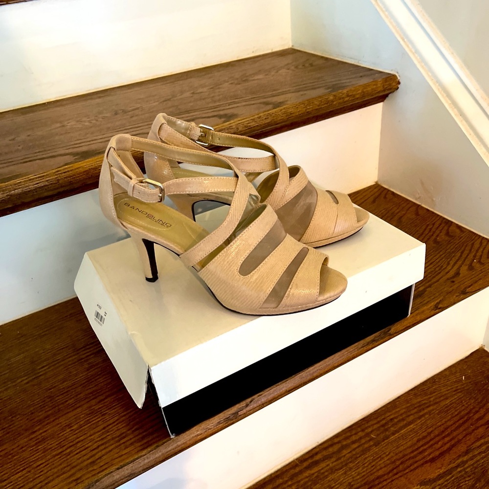 Bandolino heels with straps